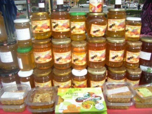 Târg de produse tradiţionale: preţuri mai mari, produse mai bune